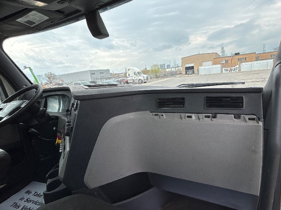 Day Cab Tractor-Heavy Duty Tractors-Freightliner-2020-T12664ST-Mississauga-ON-367,667\n\t\tkm-$ 77,750 - Image 13