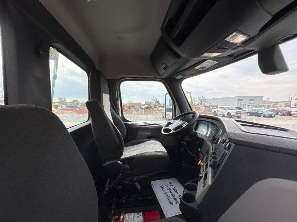 Day Cab Tractor-Heavy Duty Tractors-Freightliner-2020-T12664ST-Mississauga-ON-367,667\n\t\tkm-$ 77,750 - Image 14