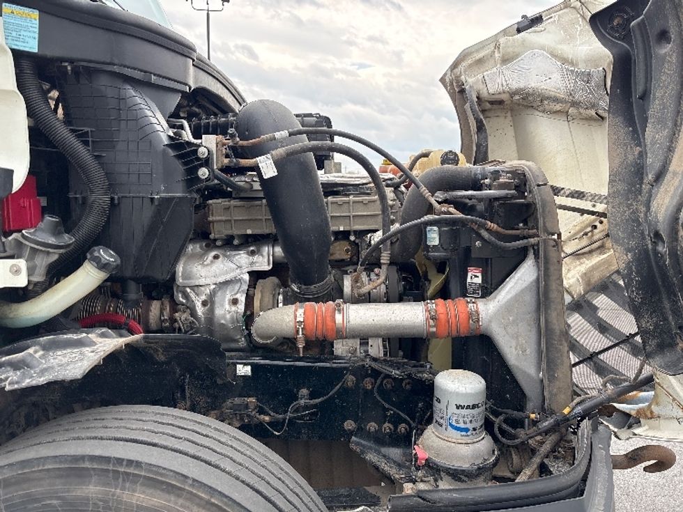 Day Cab Tractor-Heavy Duty Tractors-Freightliner-2020-T12664ST-Mississauga-ON-367,667\n\t\tkm-$ 77,750 - Image 16