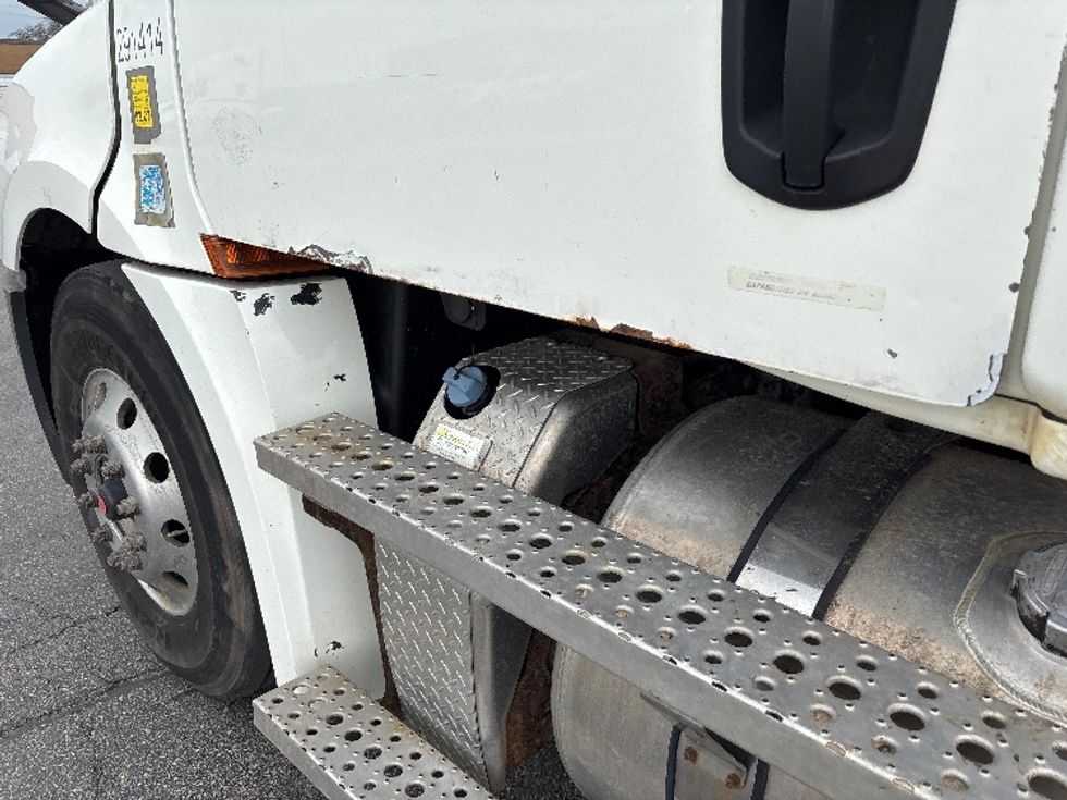 Day Cab Tractor-Heavy Duty Tractors-Freightliner-2020-T12664ST-Mississauga-ON-367,667\n\t\tkm-$ 77,750 - Image 18