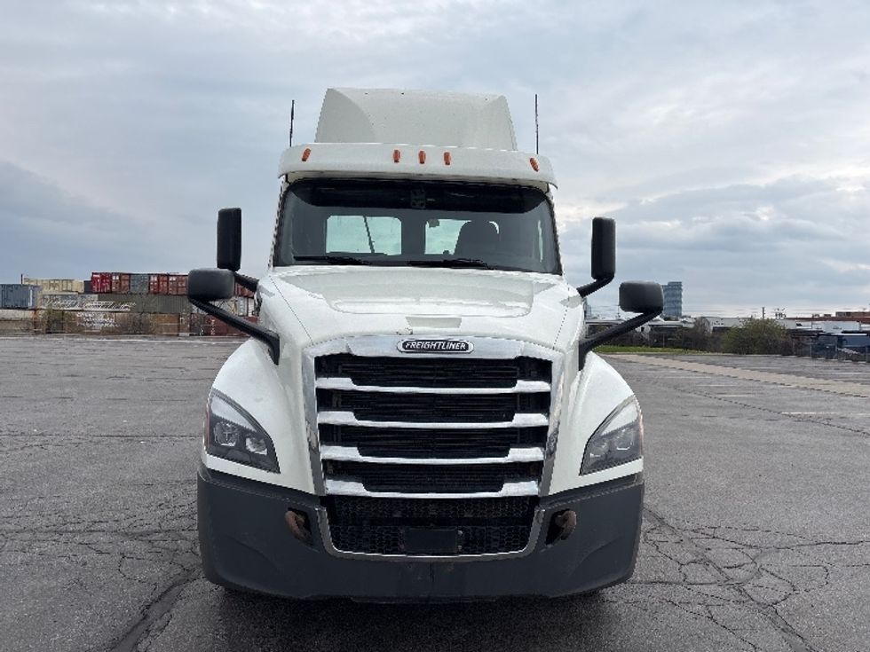Day Cab Tractor-Heavy Duty Tractors-Freightliner-2020-T12664ST-Mississauga-ON-367,667\n\t\tkm-$ 77,750 - Image 2