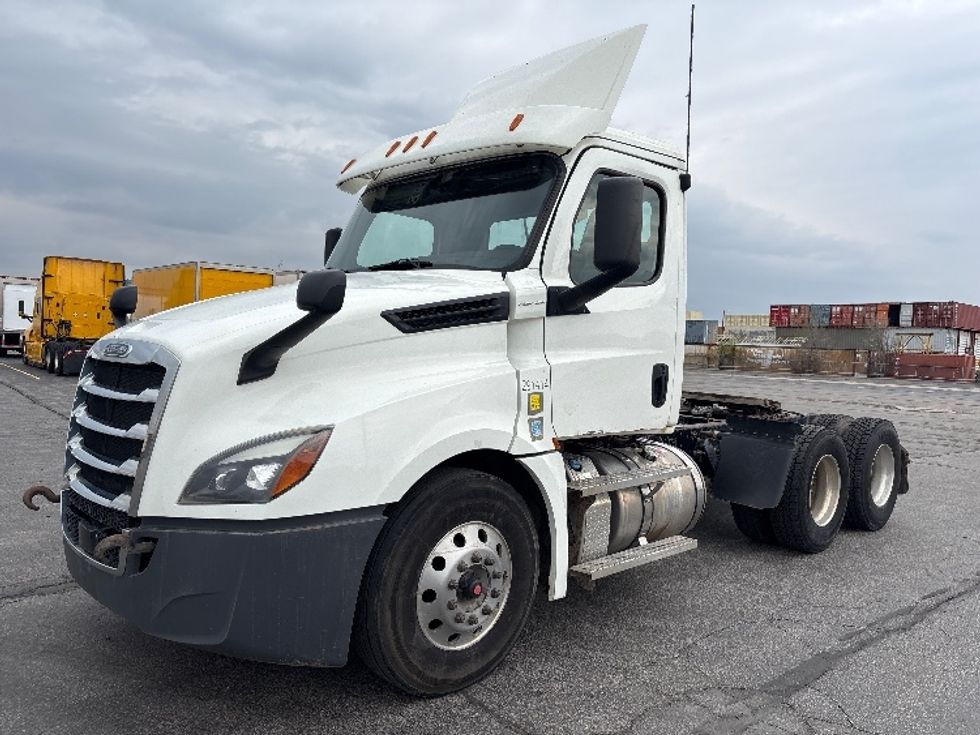 Day Cab Tractor-Heavy Duty Tractors-Freightliner-2020-T12664ST-Mississauga-ON-367,667\n\t\tkm-$ 77,750 - Image 3