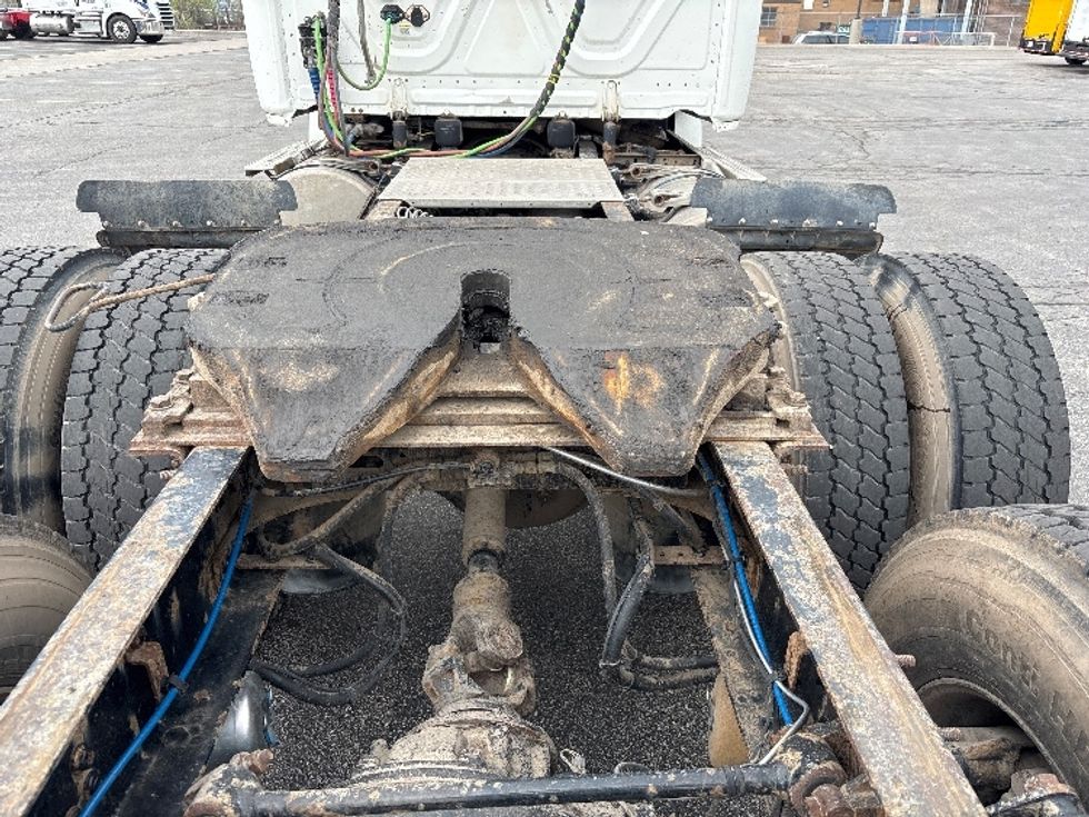 Day Cab Tractor-Heavy Duty Tractors-Freightliner-2020-T12664ST-Mississauga-ON-367,667\n\t\tkm-$ 77,750 - Image 6