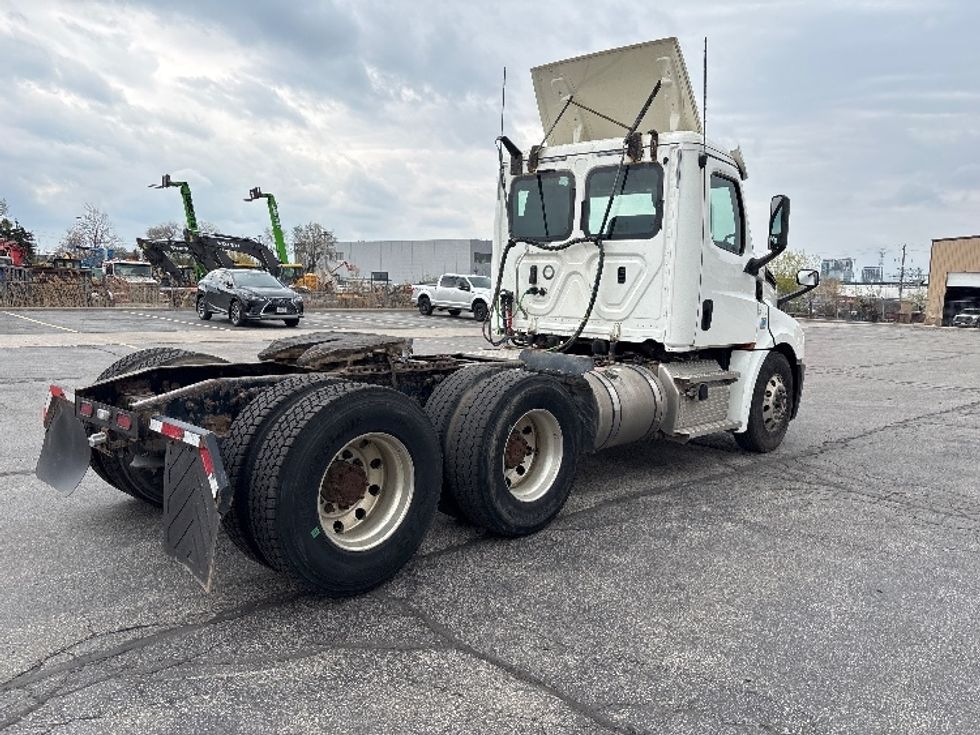 Day Cab Tractor-Heavy Duty Tractors-Freightliner-2020-T12664ST-Mississauga-ON-367,667\n\t\tkm-$ 77,750 - Image 7