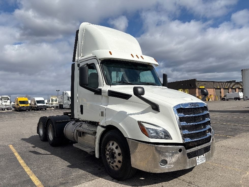 Day Cab Tractor-Heavy Duty Tractors-Freightliner-2020-T12664ST-Mississauga-ON-382,676\n\t\tkm-$ 71,250 - Image 1