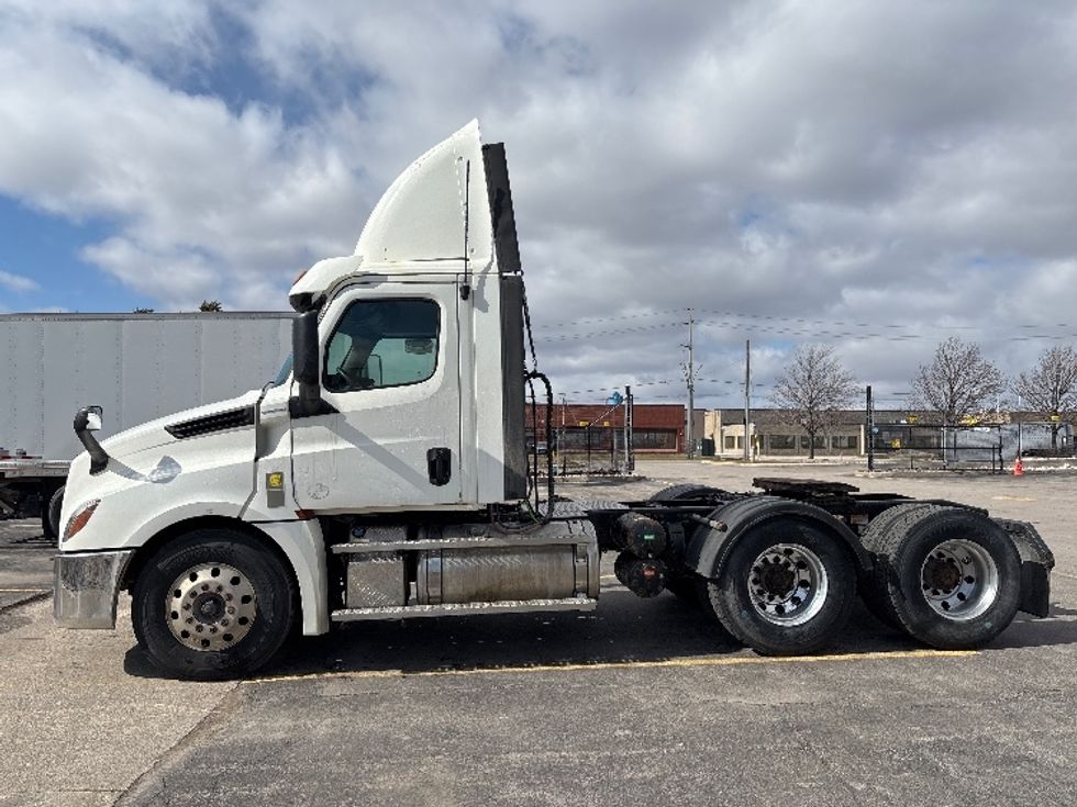Day Cab Tractor-Heavy Duty Tractors-Freightliner-2020-T12664ST-Mississauga-ON-382,676\n\t\tkm-$ 71,250 - Image 4