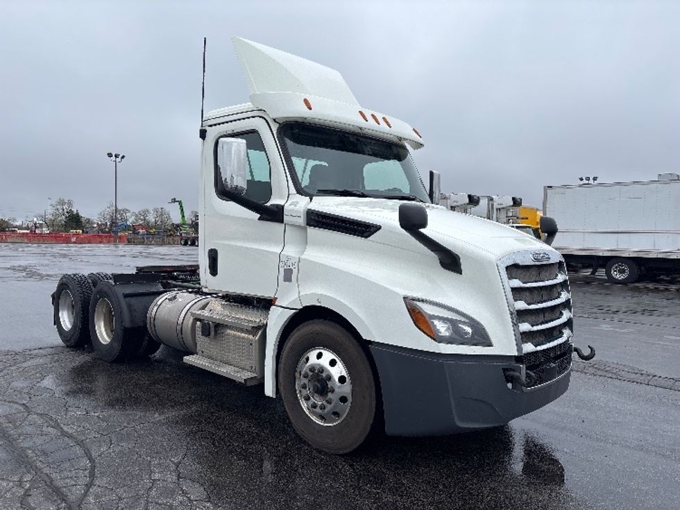 Day Cab Tractor-Heavy Duty Tractors-Freightliner-2020-T12664ST-Mississauga-ON-411,645\n\t\tkm-$ 76,000 - Image 1