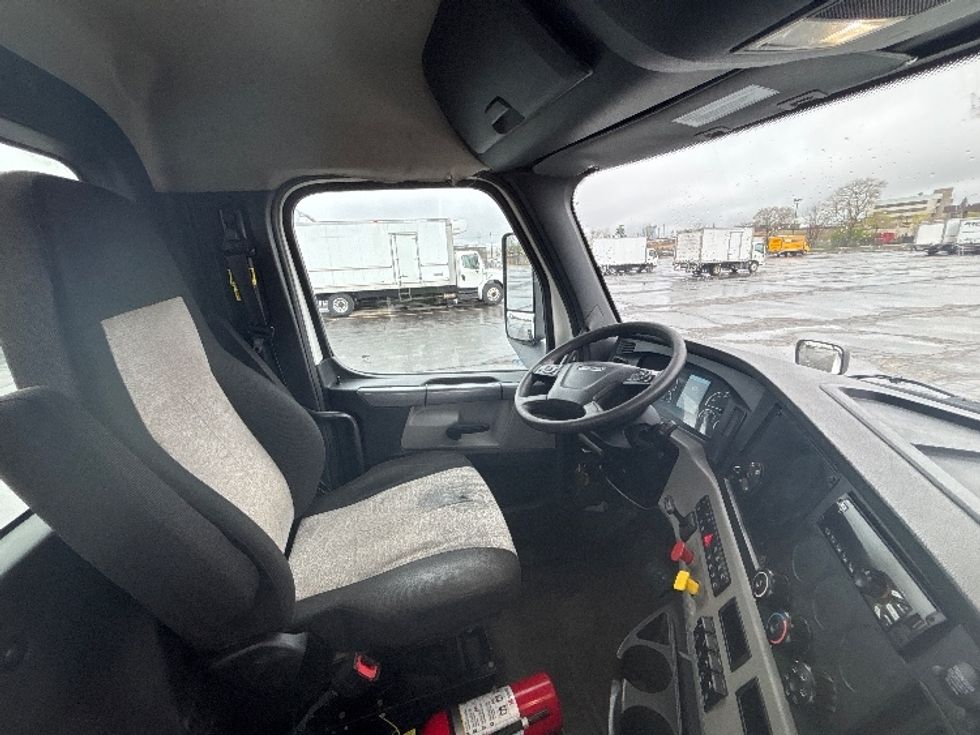 Day Cab Tractor-Heavy Duty Tractors-Freightliner-2020-T12664ST-Mississauga-ON-411,645\n\t\tkm-$ 76,000 - Image 14