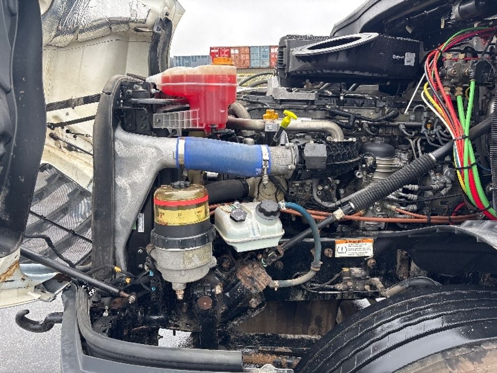 Day Cab Tractor-Heavy Duty Tractors-Freightliner-2020-T12664ST-Mississauga-ON-411,645\n\t\tkm-$ 76,000 - Image 16