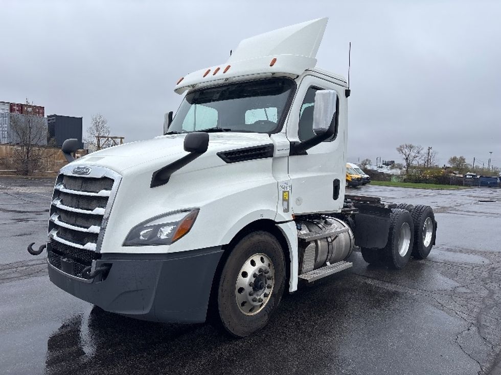 Day Cab Tractor-Heavy Duty Tractors-Freightliner-2020-T12664ST-Mississauga-ON-411,645\n\t\tkm-$ 76,000 - Image 3