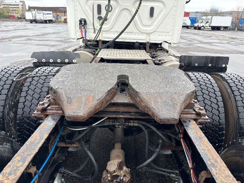 Day Cab Tractor-Heavy Duty Tractors-Freightliner-2020-T12664ST-Mississauga-ON-411,645\n\t\tkm-$ 76,000 - Image 6
