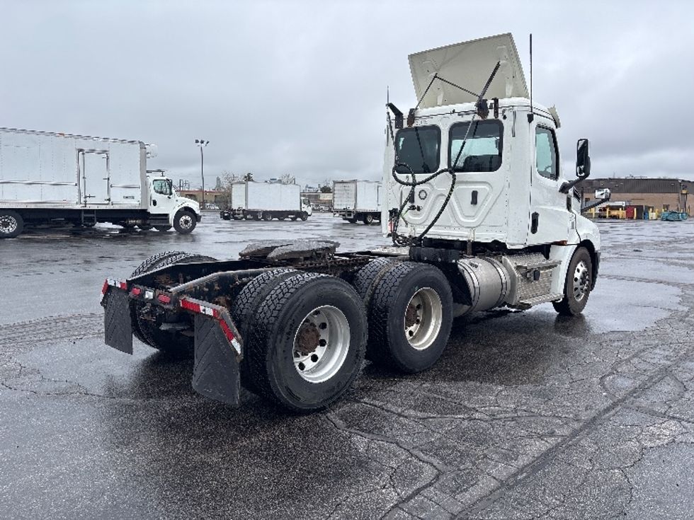 Day Cab Tractor-Heavy Duty Tractors-Freightliner-2020-T12664ST-Mississauga-ON-411,645\n\t\tkm-$ 76,000 - Image 7