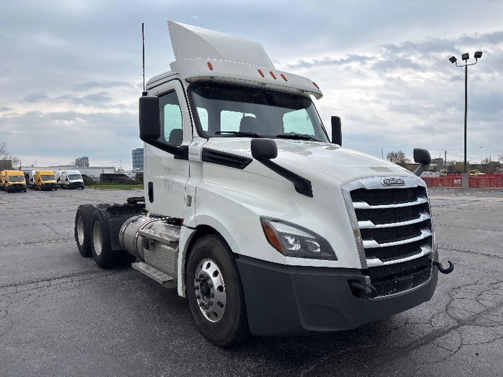 Day Cab Tractor-Heavy Duty Tractors-Freightliner-2020-T12664ST-Mississauga-ON-436,365\n\t\tkm-$ 73,000 - Image 1