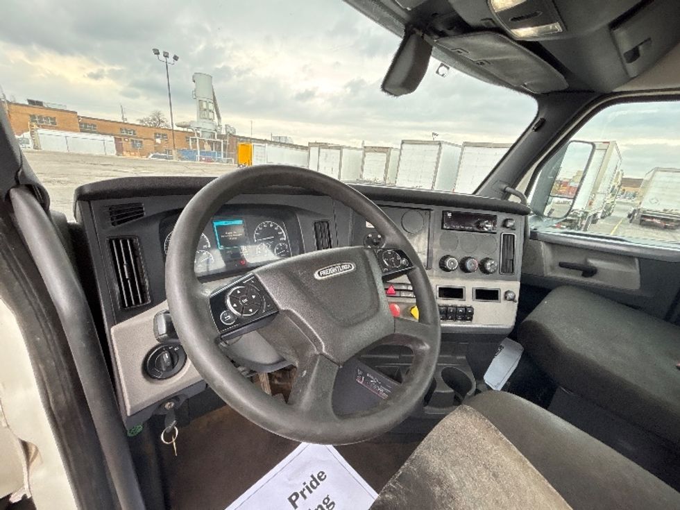 Day Cab Tractor-Heavy Duty Tractors-Freightliner-2020-T12664ST-Mississauga-ON-436,365\n\t\tkm-$ 73,000 - Image 10