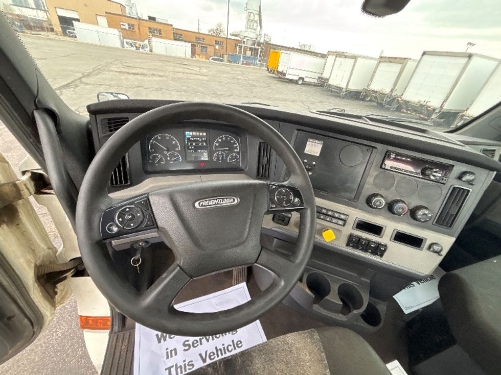 Day Cab Tractor-Heavy Duty Tractors-Freightliner-2020-T12664ST-Mississauga-ON-436,365\n\t\tkm-$ 73,000 - Image 11