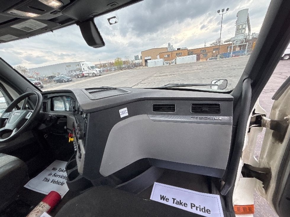 Day Cab Tractor-Heavy Duty Tractors-Freightliner-2020-T12664ST-Mississauga-ON-436,365\n\t\tkm-$ 73,000 - Image 13