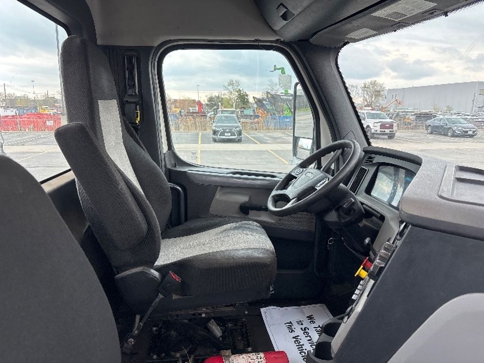 Day Cab Tractor-Heavy Duty Tractors-Freightliner-2020-T12664ST-Mississauga-ON-436,365\n\t\tkm-$ 73,000 - Image 14
