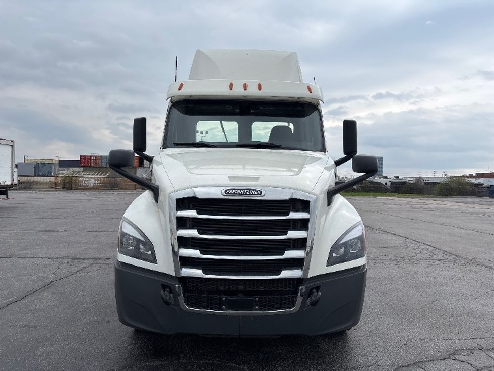 Day Cab Tractor-Heavy Duty Tractors-Freightliner-2020-T12664ST-Mississauga-ON-436,365\n\t\tkm-$ 73,000 - Image 2