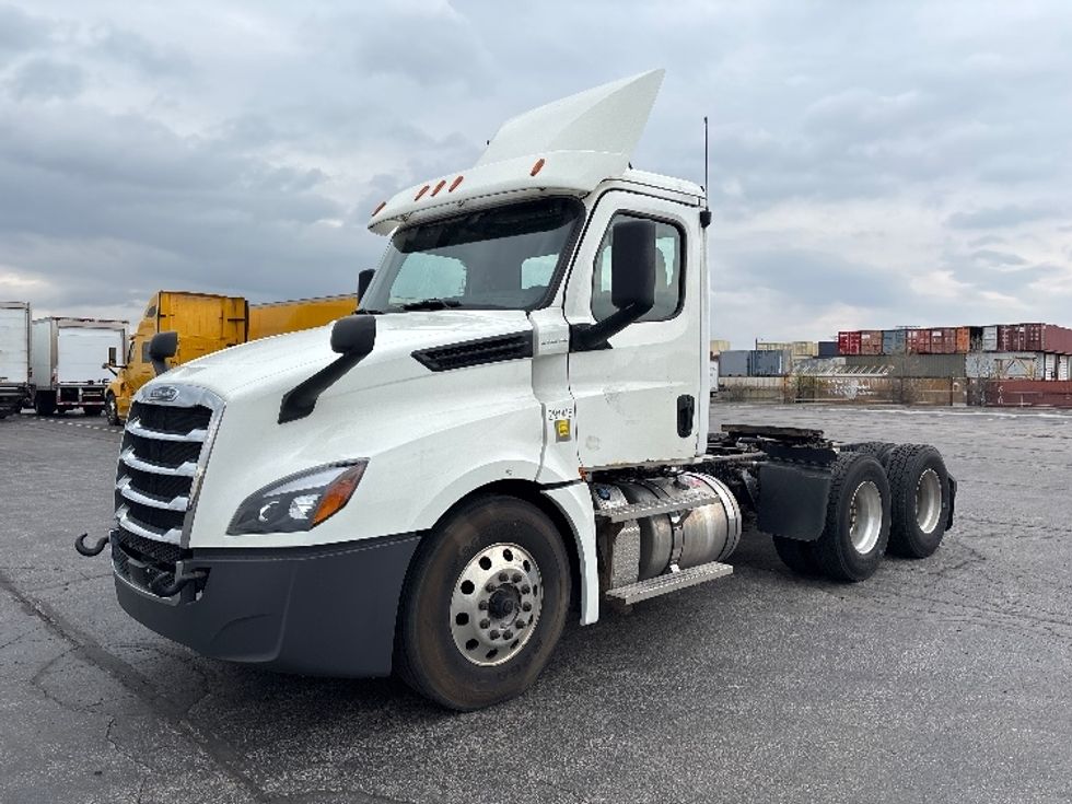 Day Cab Tractor-Heavy Duty Tractors-Freightliner-2020-T12664ST-Mississauga-ON-436,365\n\t\tkm-$ 73,000 - Image 3