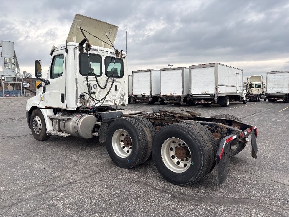 Day Cab Tractor-Heavy Duty Tractors-Freightliner-2020-T12664ST-Mississauga-ON-436,365\n\t\tkm-$ 73,000 - Image 5