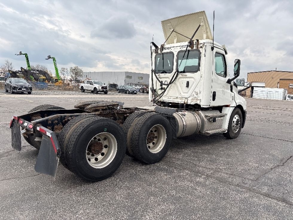 Day Cab Tractor-Heavy Duty Tractors-Freightliner-2020-T12664ST-Mississauga-ON-436,365\n\t\tkm-$ 73,000 - Image 7