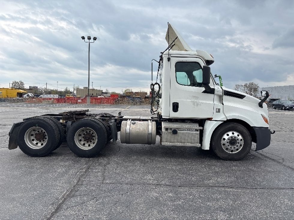 Day Cab Tractor-Heavy Duty Tractors-Freightliner-2020-T12664ST-Mississauga-ON-436,365\n\t\tkm-$ 73,000 - Image 8