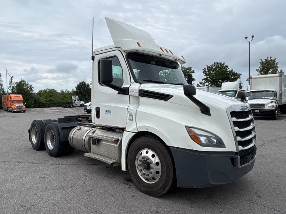 Day Cab Tractor-Heavy Duty Tractors-Freightliner-2020-T12664ST-Mississauga-ON-446,000\n\t\tkm-$ 68,500 - Image 1
