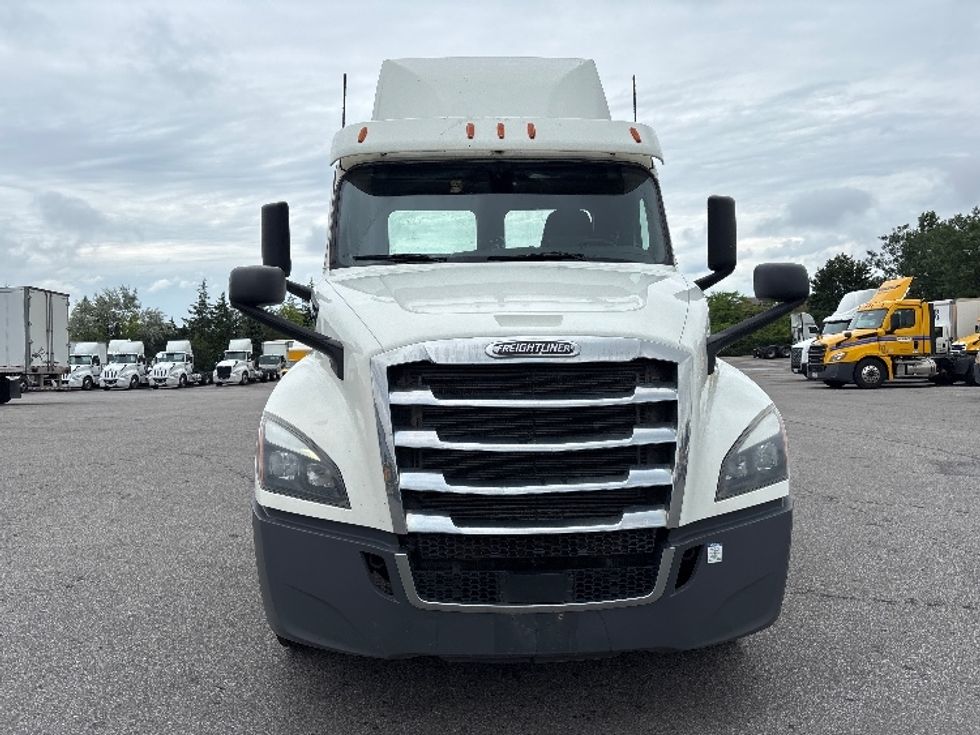 Day Cab Tractor-Heavy Duty Tractors-Freightliner-2020-T12664ST-Mississauga-ON-446,000\n\t\tkm-$ 68,500 - Image 2