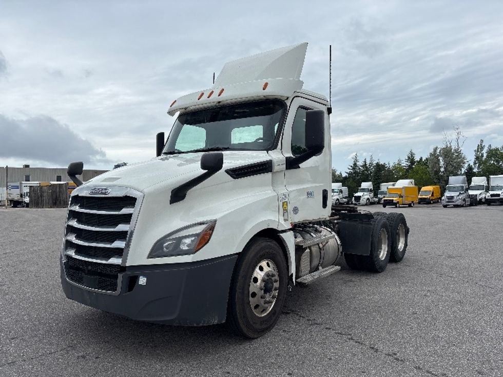 Day Cab Tractor-Heavy Duty Tractors-Freightliner-2020-T12664ST-Mississauga-ON-446,000\n\t\tkm-$ 68,500 - Image 3