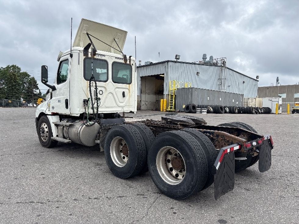 Day Cab Tractor-Heavy Duty Tractors-Freightliner-2020-T12664ST-Mississauga-ON-446,000\n\t\tkm-$ 68,500 - Image 5