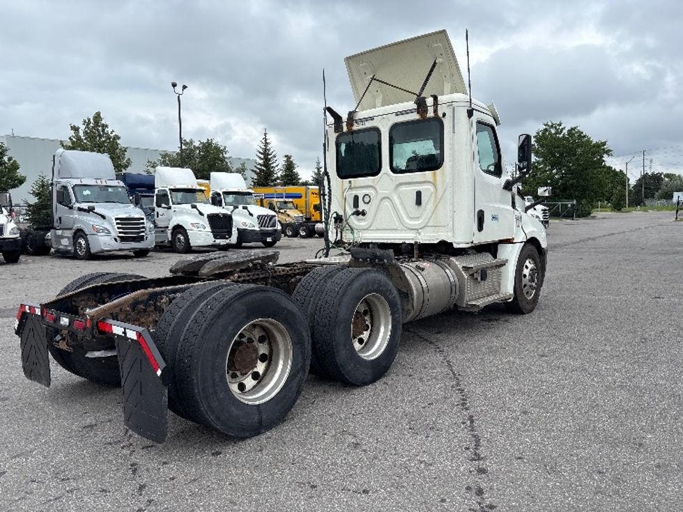 Day Cab Tractor-Heavy Duty Tractors-Freightliner-2020-T12664ST-Mississauga-ON-446,000\n\t\tkm-$ 68,500 - Image 7