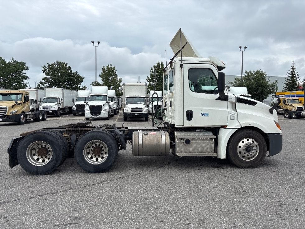 Day Cab Tractor-Heavy Duty Tractors-Freightliner-2020-T12664ST-Mississauga-ON-446,000\n\t\tkm-$ 68,500 - Image 8