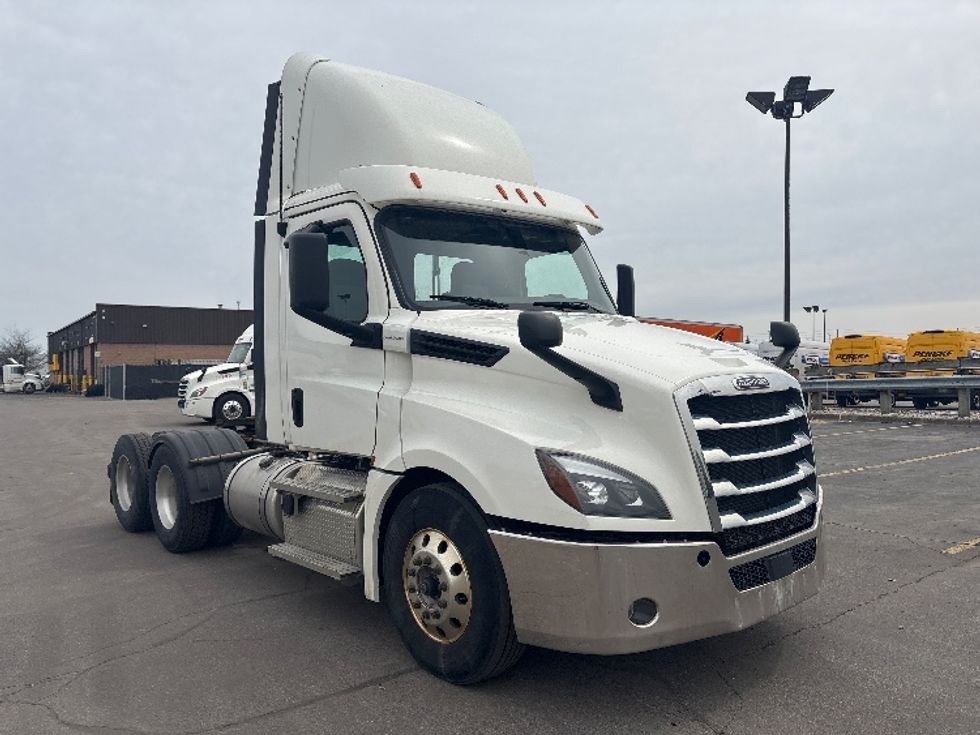 Day Cab Tractor-Heavy Duty Tractors-Freightliner-2020-T12664ST-Mississauga-ON-455,962\n\t\tkm-$ 73,250 - Image 1