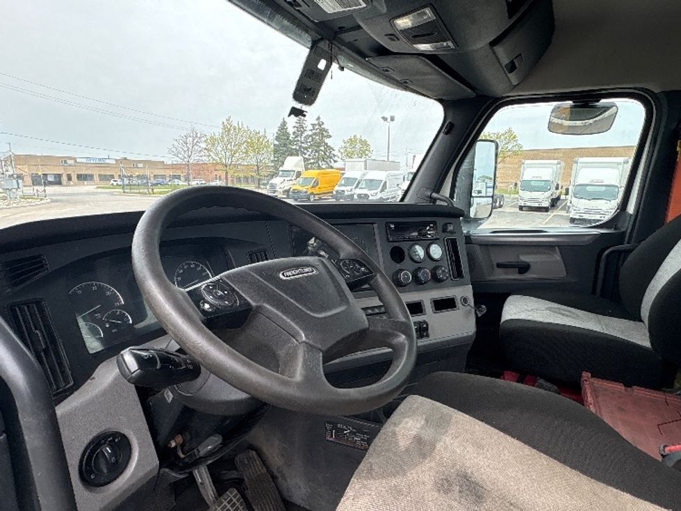 Day Cab Tractor-Heavy Duty Tractors-Freightliner-2020-T12664ST-Mississauga-ON-455,962\n\t\tkm-$ 73,250 - Image 10