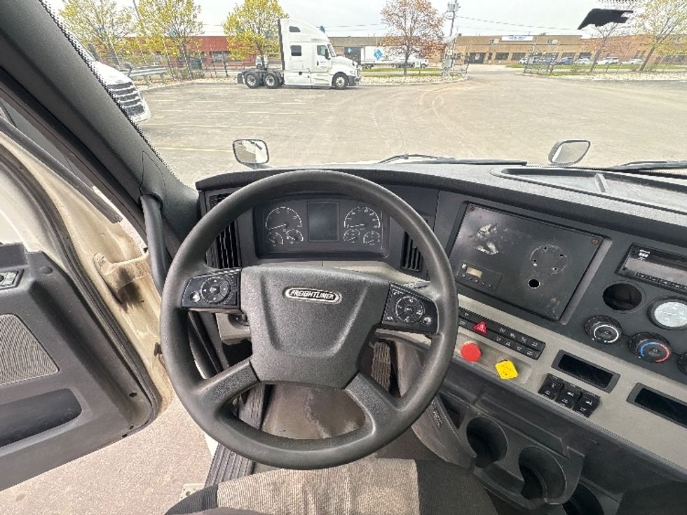 Day Cab Tractor-Heavy Duty Tractors-Freightliner-2020-T12664ST-Mississauga-ON-455,962\n\t\tkm-$ 73,250 - Image 11