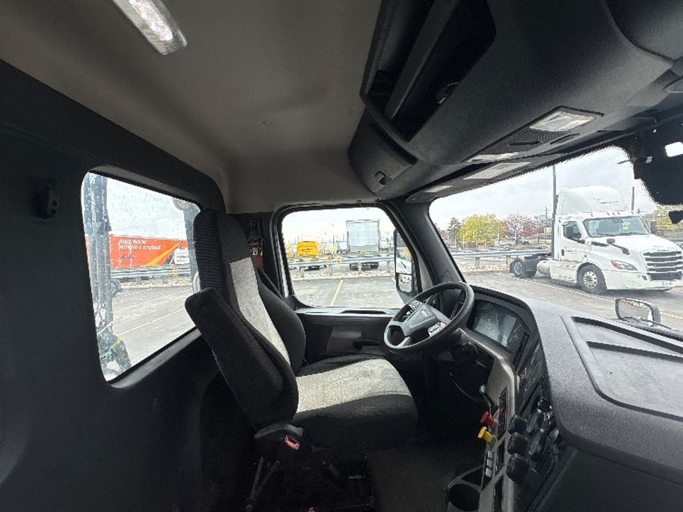 Day Cab Tractor-Heavy Duty Tractors-Freightliner-2020-T12664ST-Mississauga-ON-455,962\n\t\tkm-$ 73,250 - Image 14
