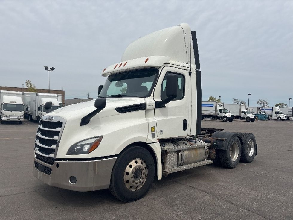 Day Cab Tractor-Heavy Duty Tractors-Freightliner-2020-T12664ST-Mississauga-ON-455,962\n\t\tkm-$ 73,250 - Image 3