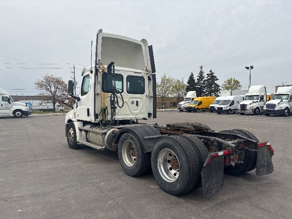 Day Cab Tractor-Heavy Duty Tractors-Freightliner-2020-T12664ST-Mississauga-ON-455,962\n\t\tkm-$ 73,250 - Image 5