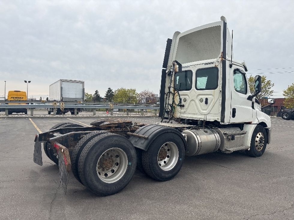 Day Cab Tractor-Heavy Duty Tractors-Freightliner-2020-T12664ST-Mississauga-ON-455,962\n\t\tkm-$ 73,250 - Image 7