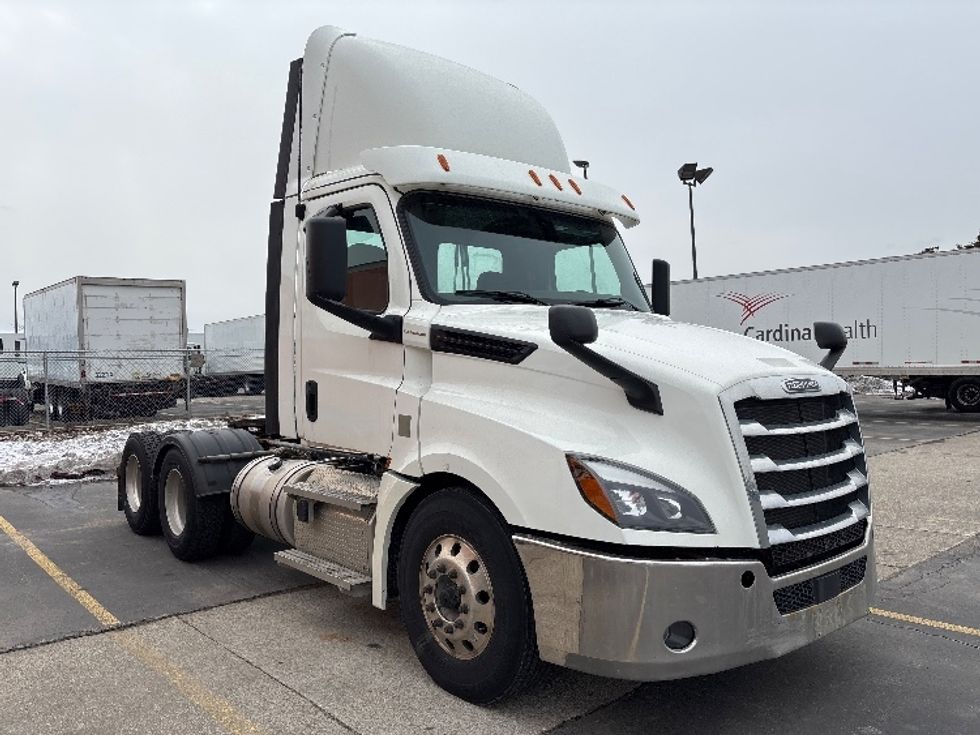 Day Cab Tractor-Heavy Duty Tractors-Freightliner-2020-T12664ST-Mississauga-ON-480,611\n\t\tkm-$ 63,750 - Image 1