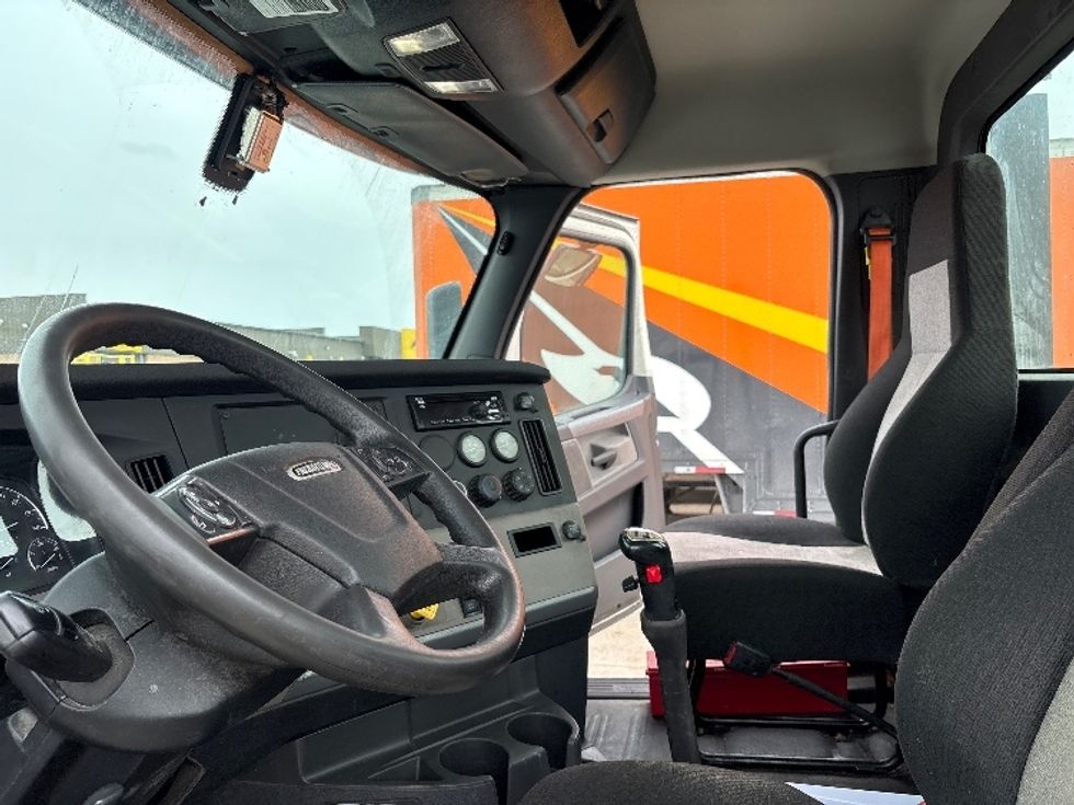 Day Cab Tractor-Heavy Duty Tractors-Freightliner-2020-T12664ST-Mississauga-ON-480,611\n\t\tkm-$ 63,750 - Image 10