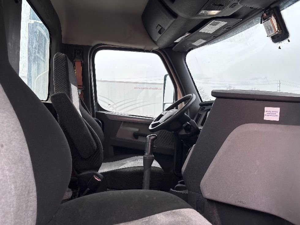 Day Cab Tractor-Heavy Duty Tractors-Freightliner-2020-T12664ST-Mississauga-ON-480,611\n\t\tkm-$ 63,750 - Image 14