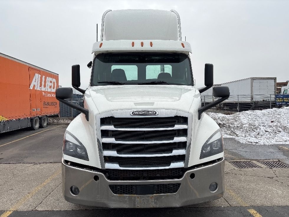 Day Cab Tractor-Heavy Duty Tractors-Freightliner-2020-T12664ST-Mississauga-ON-480,611\n\t\tkm-$ 63,750 - Image 2