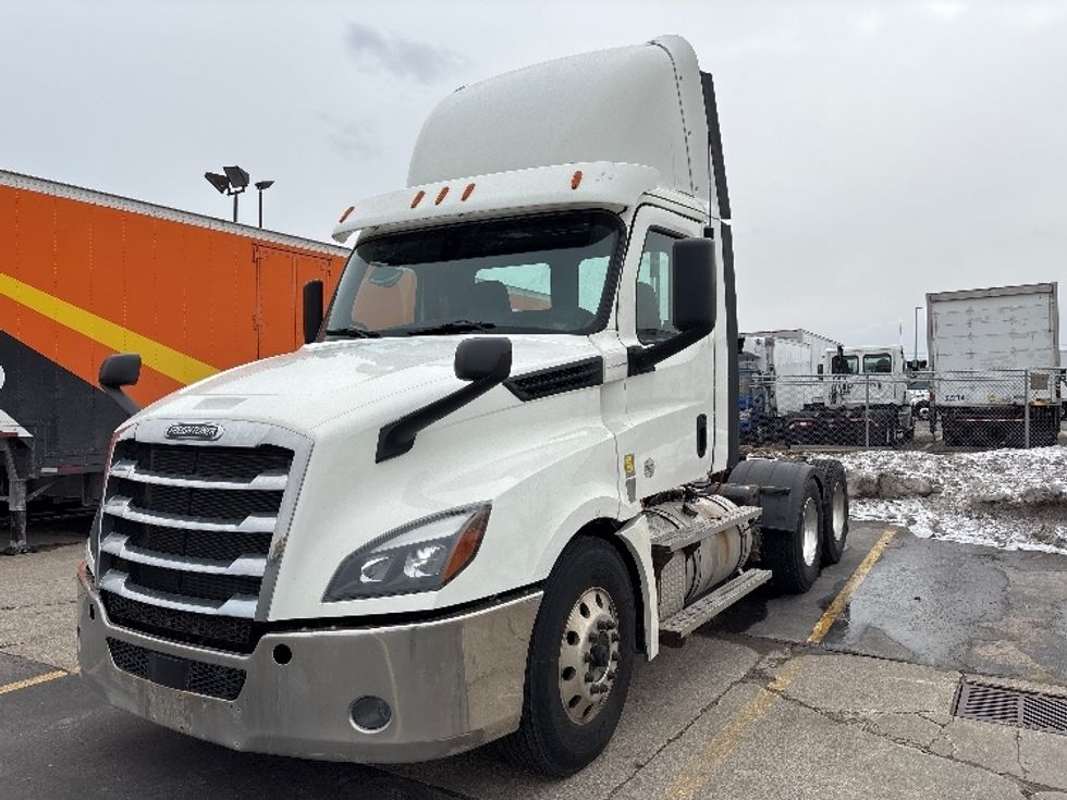 Day Cab Tractor-Heavy Duty Tractors-Freightliner-2020-T12664ST-Mississauga-ON-480,611\n\t\tkm-$ 63,750 - Image 3
