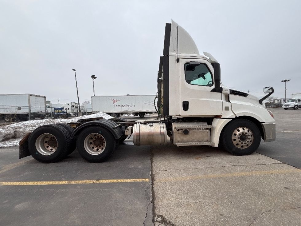 Day Cab Tractor-Heavy Duty Tractors-Freightliner-2020-T12664ST-Mississauga-ON-480,611\n\t\tkm-$ 63,750 - Image 8