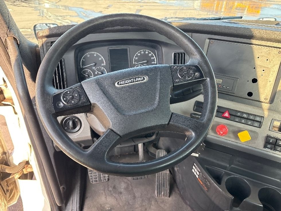 Day Cab Tractor-Heavy Duty Tractors-Freightliner-2020-T12664ST-Mississauga-ON-506,390\n\t\tkm-$ 62,750 - Image 10