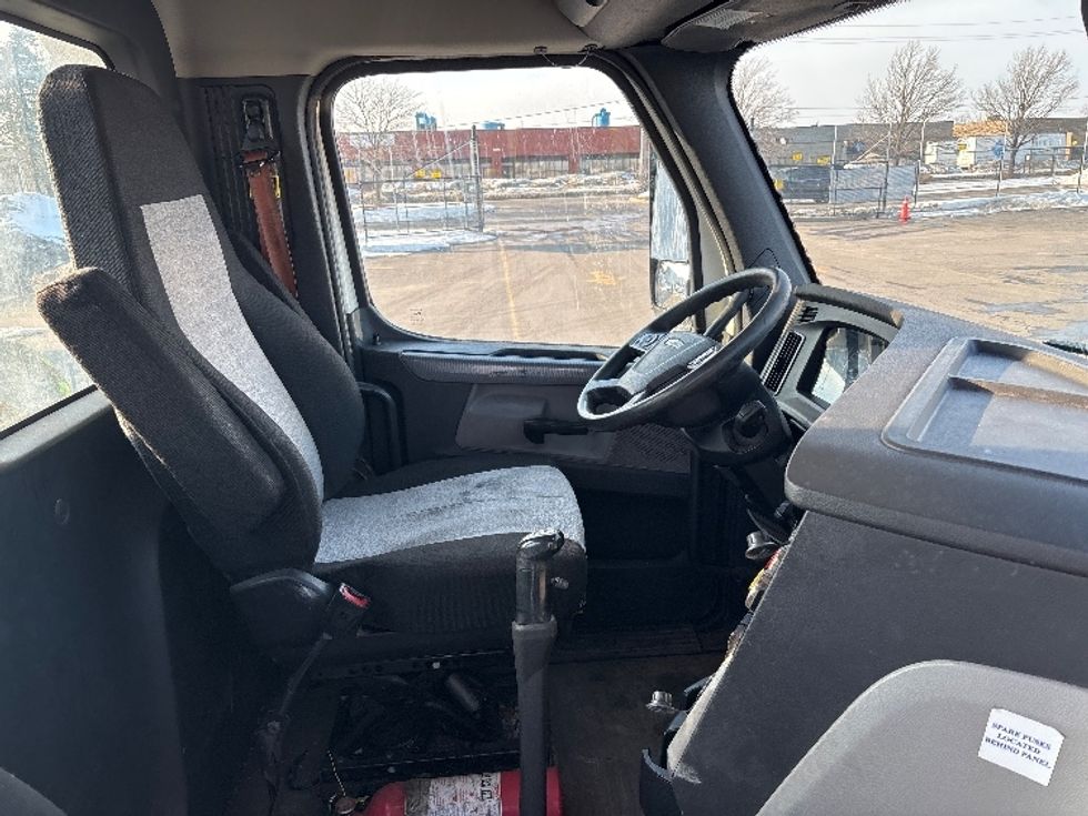 Day Cab Tractor-Heavy Duty Tractors-Freightliner-2020-T12664ST-Mississauga-ON-506,390\n\t\tkm-$ 62,750 - Image 13