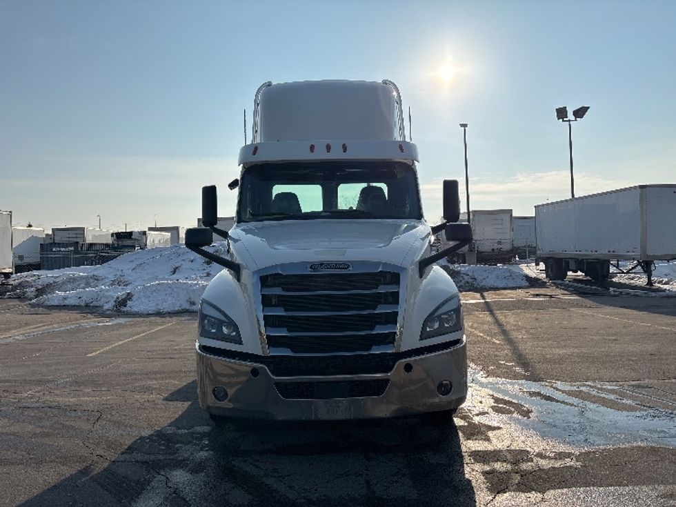 Day Cab Tractor-Heavy Duty Tractors-Freightliner-2020-T12664ST-Mississauga-ON-506,390\n\t\tkm-$ 62,750 - Image 2