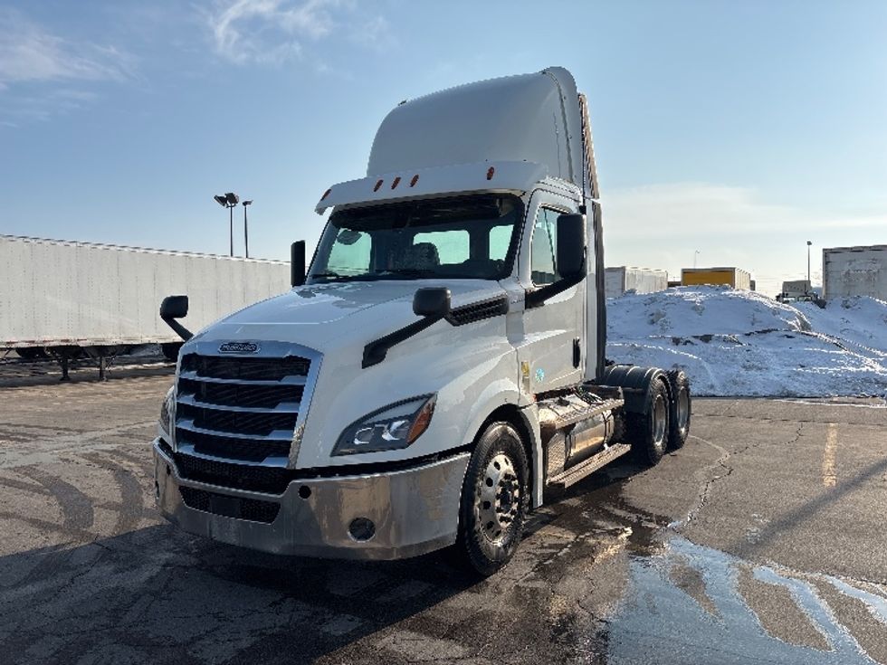 Day Cab Tractor-Heavy Duty Tractors-Freightliner-2020-T12664ST-Mississauga-ON-506,390\n\t\tkm-$ 62,750 - Image 3