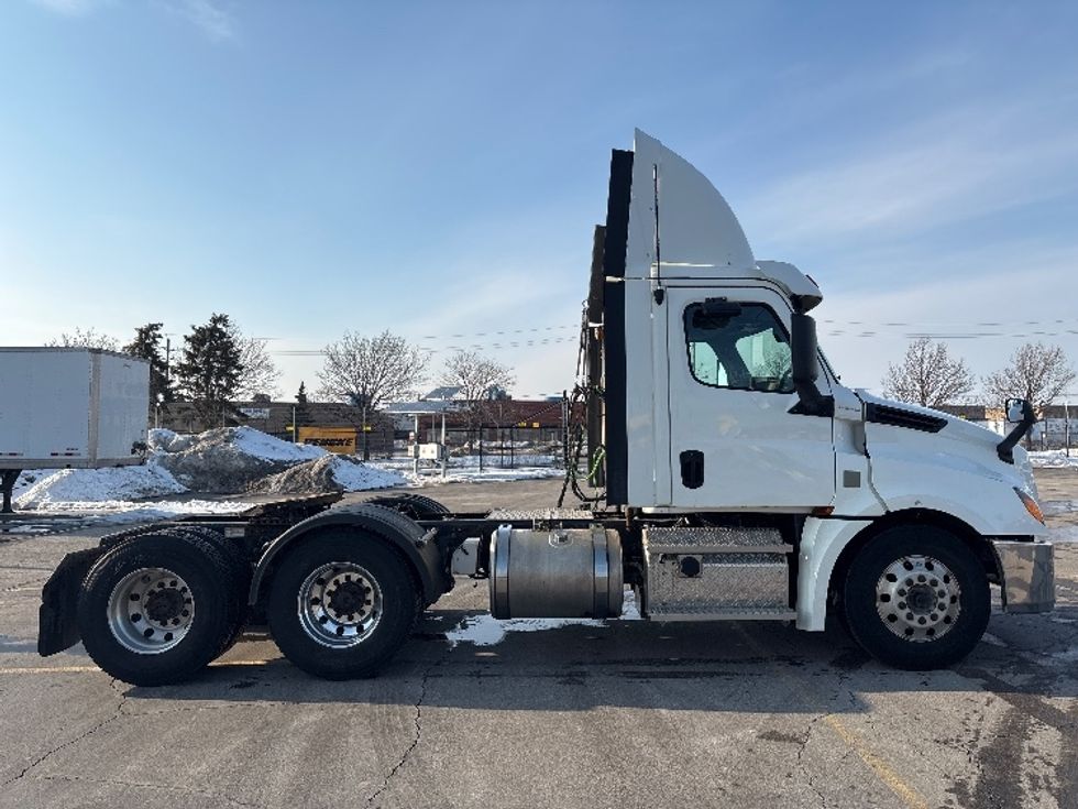 Day Cab Tractor-Heavy Duty Tractors-Freightliner-2020-T12664ST-Mississauga-ON-506,390\n\t\tkm-$ 62,750 - Image 8